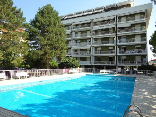 Bazén v ubytování Apartment in Porto Santa Margherita by Beach nebo v jeho okolí