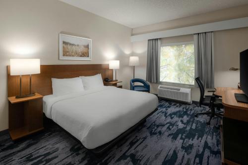 Postel nebo postele na pokoji v ubytování Fairfield Inn & Suites Portland South/Lake Oswego