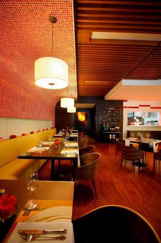 a restaurant with a dining room with tables and chairs at Sathorn Vista, Bangkok - Marriott Executive Apartments in Bangkok