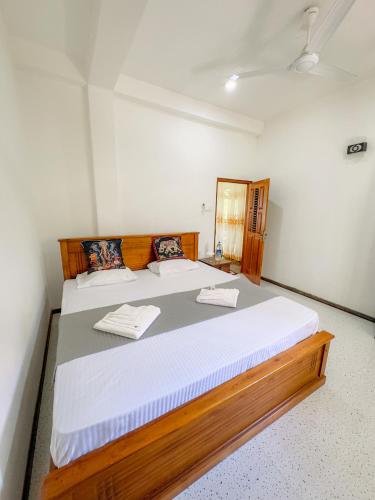 Postel nebo postele na pokoji v ubytování Srisara Villa Galle