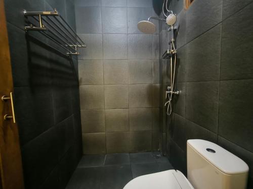 Ένα μπάνιο στο Ken Ken Guest House