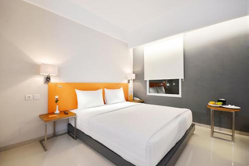 Кровать или кровати в номере TreePark Banjarmasin