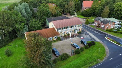 an aerial view of a house with cars parked in a driveway at Landgasthaus Sankt Annen in Sankt Annen