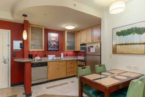 Dapur atau dapur kecil di Residence Inn Jackson