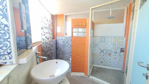 Vonios kambarys apgyvendinimo įstaigoje Java Retro Suites