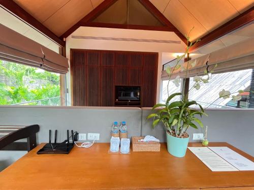 Televisyen dan/atau pusat hiburan di Laemsingh Villa 1 - Luxury Villa 5 Bedrooms