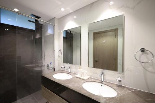 Ένα μπάνιο στο Stunning 4 Bed Villa, Private Pool, Damac Hills