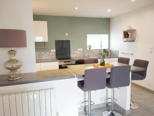 Photo de la galerie de l'établissement Maison cosy avec jardin, à Haute-Rivoire