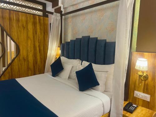 a bedroom with a bed with blue and white pillows at Peaks And Pines Resort in Lansdowne
