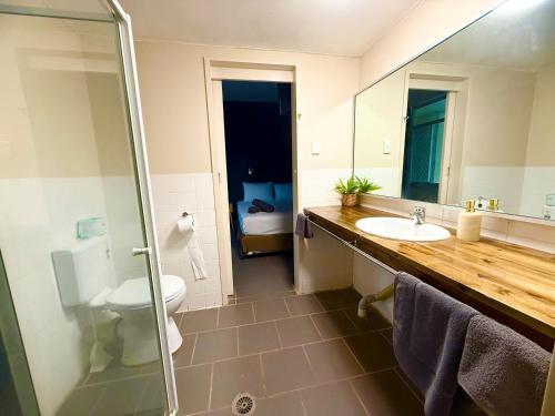 Un baño de Tropical River Hotel