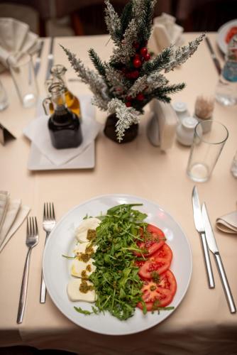 Jídlo v hotelu nebo okolí