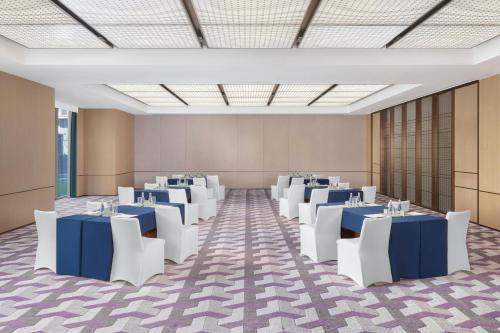 Posezení v ubytování Renaissance Qingdao Hotel
