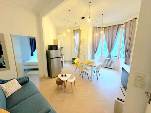 Χώρος καθιστικού στο Appartement charmant au pied de la Basilique