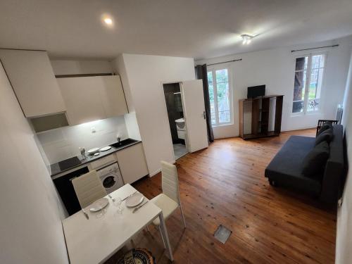 Agréable et vaste Studio à 350 M de Paris