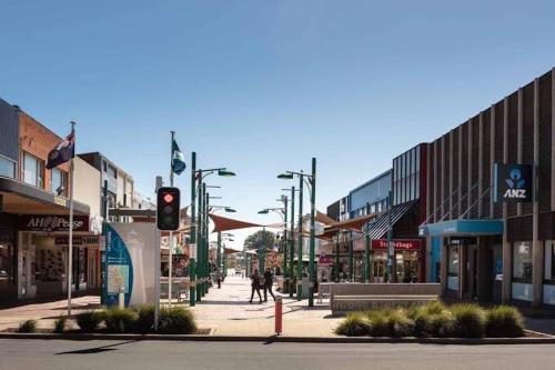 an empty city street with a traffic light and buildings at Devonport CBD Modern Loft in Devonport