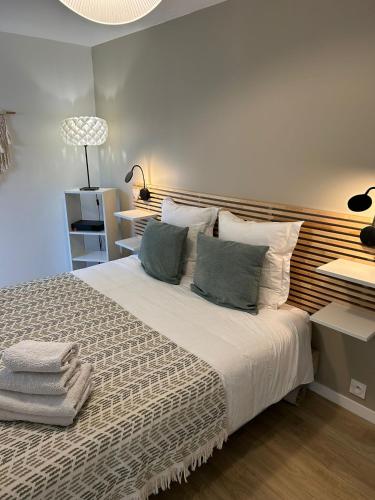 Maison cosy et jardin verdoyant