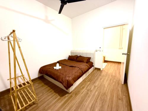 a bedroom with a bed and a ladder at Alura Cove Bandar Bukit Raja, Setia Alam in Klang