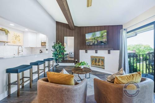 a living room with couches and a kitchen at YOUR New Luxury Lakeview Condo w Pool Access in Lake Geneva