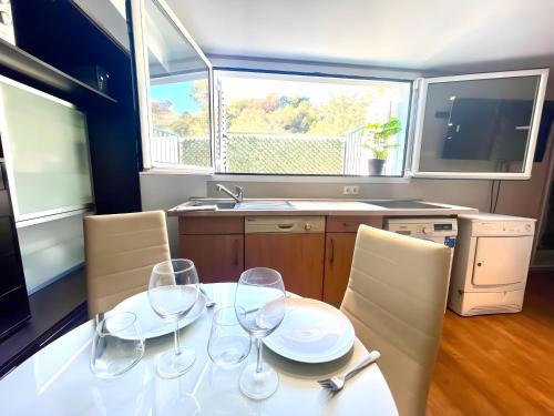 Parking, City & Pool- Costa Paradise Suites- MALAGA