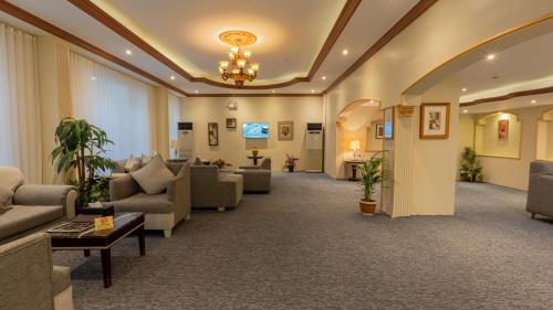 Posezení v ubytování Al Iqbal Hotel