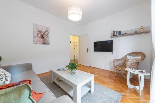 TV a/nebo společenská místnost v ubytování Antares Apartments