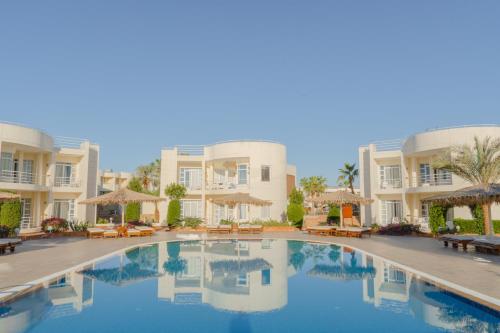 La pileta dentro o cerca de Sharm Reef Hotel