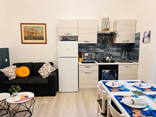 Η κουζίνα ή μικρή κουζίνα στο Sunny Sands Apartments