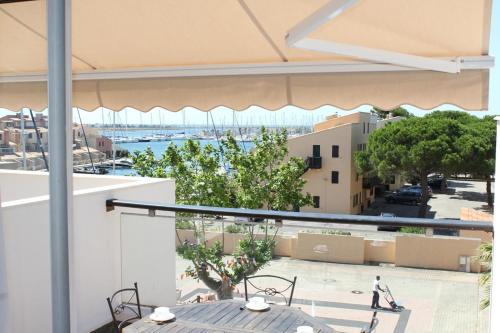 Appartement avec grande terrasse vue panoramique GN400-024