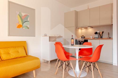 Foto Homiday- Appartamento Arancio Zafferano - Stile e Comfort 1