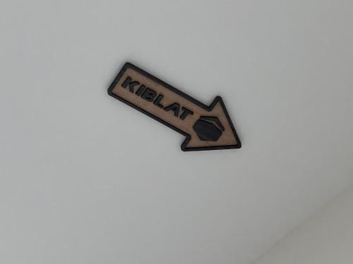 an arrow sign pointing to the left at Stylish&Affordable Serenity Suite #2min KekLokSi in Ayer Itam