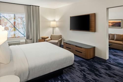 Ein Bett oder Betten in einem Zimmer der Unterkunft Fairfield by Marriott Inn & Suites Cedar Rapids North