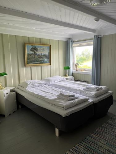 Llit o llits en una habitació de Klostergården Bed & Breakfast