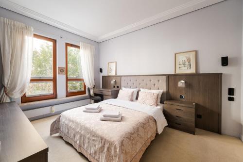 Royal Wilanów Spacious Apartment by BookingHost