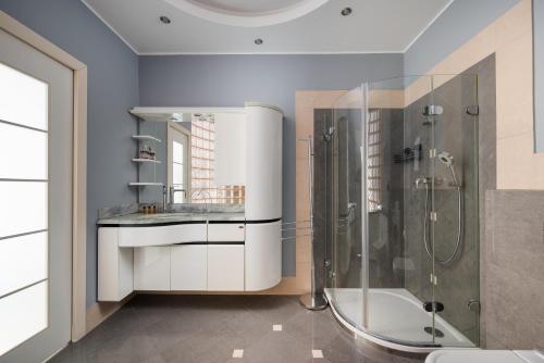 a bathroom with a shower and a sink at Royal Wilanów Spacious Apartment by BookingHost in Warsaw