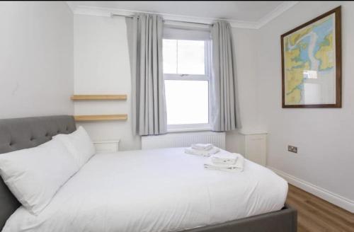4 bedroom house close to Walmgate bar sleeps 7 photo 17