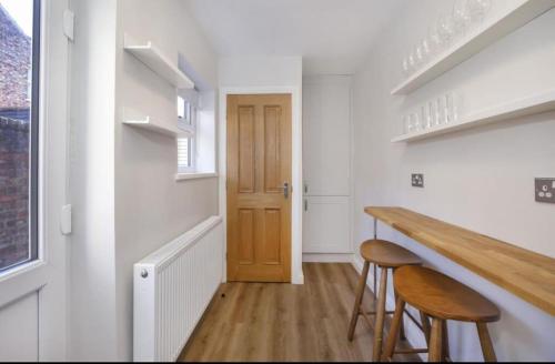4 bedroom house close to Walmgate bar sleeps 7 photo 13
