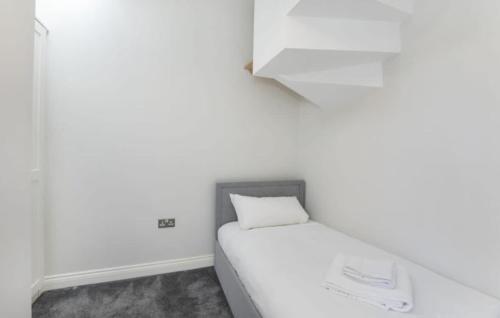 4 bedroom house close to Walmgate bar sleeps 7 photo 23