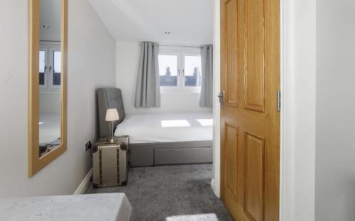 4 bedroom house close to Walmgate bar sleeps 7 photo 25