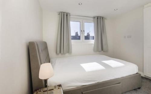 4 bedroom house close to Walmgate bar sleeps 7 photo 26