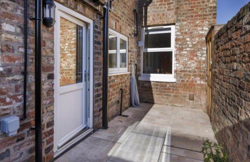4 bedroom house close to Walmgate bar sleeps 7 photo 7