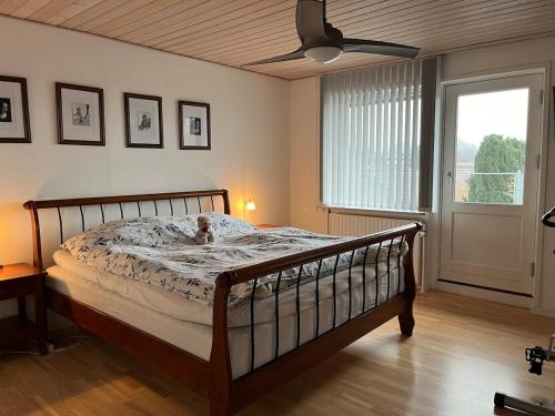 Postel nebo postele na pokoji v ubytování Bright & spacious in Silkeborg