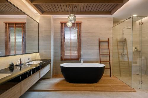 Ένα μπάνιο στο Mövenpick Pool Villa6BR-NEW2025-
