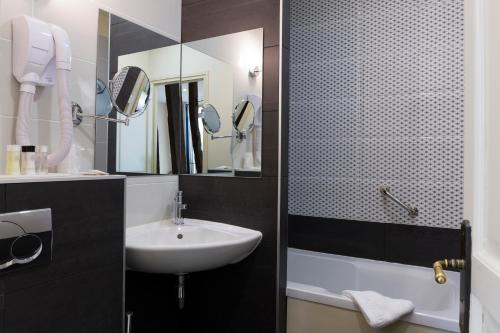 Hotel Mogador Image