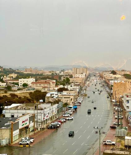 a city with cars driving down a street at فندق قمم بارك Qimam Park Hotel 6 in Al Namas