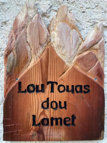 a sign that says lo tours dont camera at Appartamento Lou Touas dou Lamet a Moncenisio in Moncenisio
