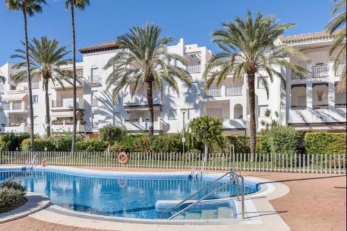 Paraíso del golf free parking by Staycare