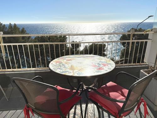 Un balcón o terraza en Suite Seaside Studio - Sanremo
