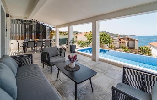 Villa Miracle