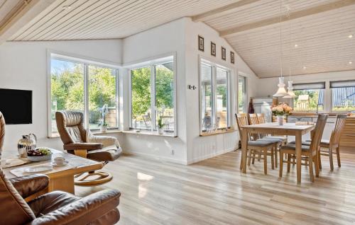 Χώρος καθιστικού στο Amazing Home In Toftlund With Wifi