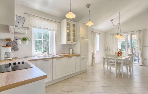 Η κουζίνα ή μικρή κουζίνα στο Villa Bianchera